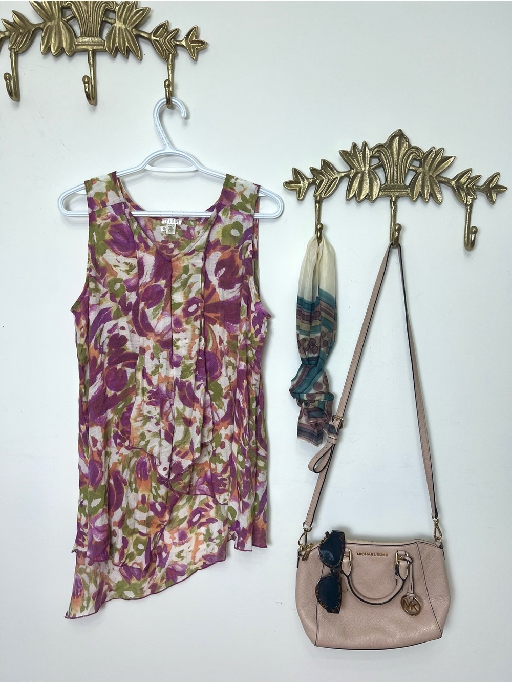 Shabby chic Sleeveless Floral Ruffle Front Tank Top Ptp 22” l 33”